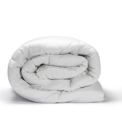 Anti-bacterial Quilt, Hypoallergenic Quilt, Enhanced Breathability Quilt, Temperature Regulation Quilt, Extra Soft Quilt, Durable Quilt, Hygroscopic Quilt, Moisture-Wicking Quilt, All-Seasons Quilt, 360GSM Weight Quilt, 1000TC Microfibre Cover Quilt, 10% Silk Fill Quilt, 90% Microfibre Fill Quilt.