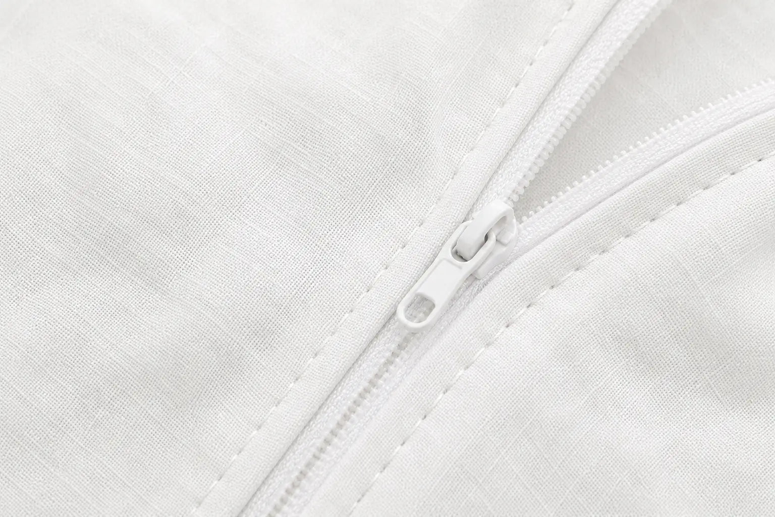 Dust mite protectors with zipper